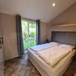 Σαλέ Modern Met Ruimte Tuin Op De Veluwe *